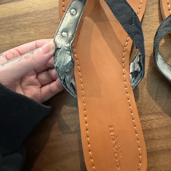 Coach Women's Black and Tan Flip-Flop Sandals‎ - Picture 3 of 6